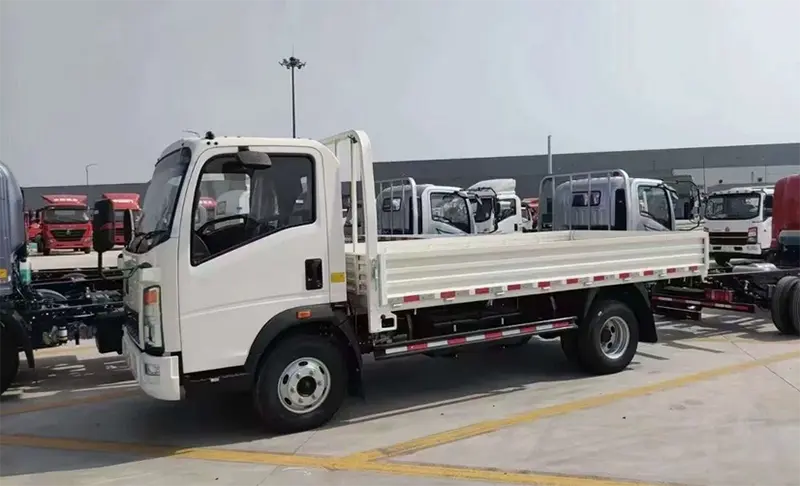 sinotruk howo light cargo truck​