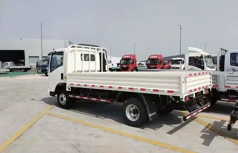 sinotruk howo light cargo truck​