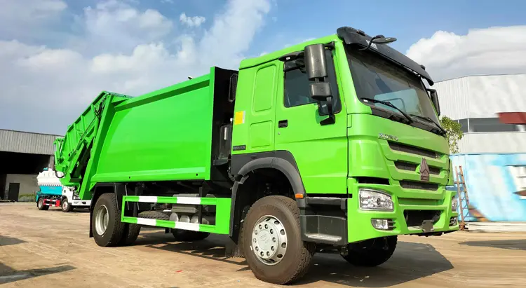 Garbage Compactor Truck​