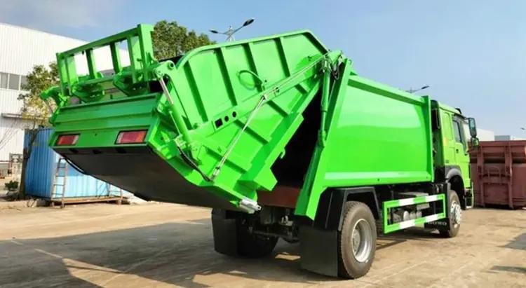 Garbage Compactor Truck​